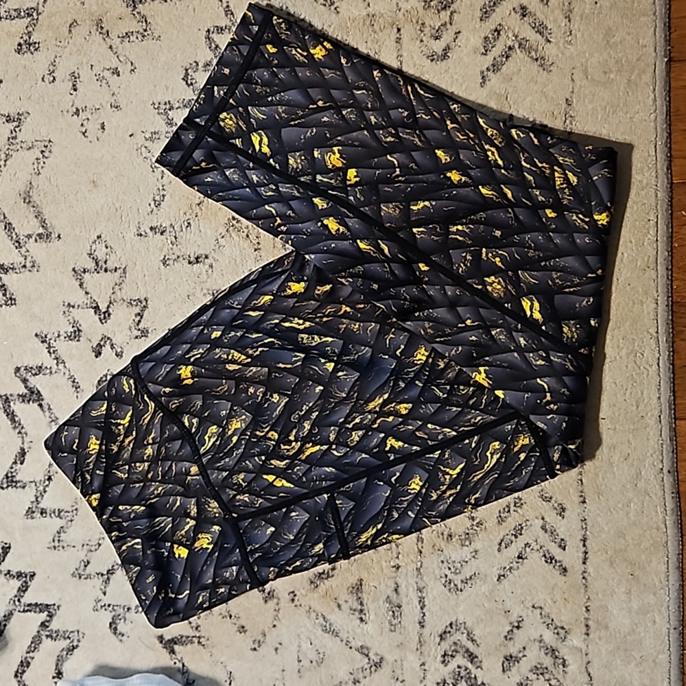 CVG Dragon scales dawn capri leggings